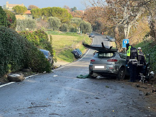 Recanati - Schianto tra due auto dopo il sorpasso, 60enne perde la vita